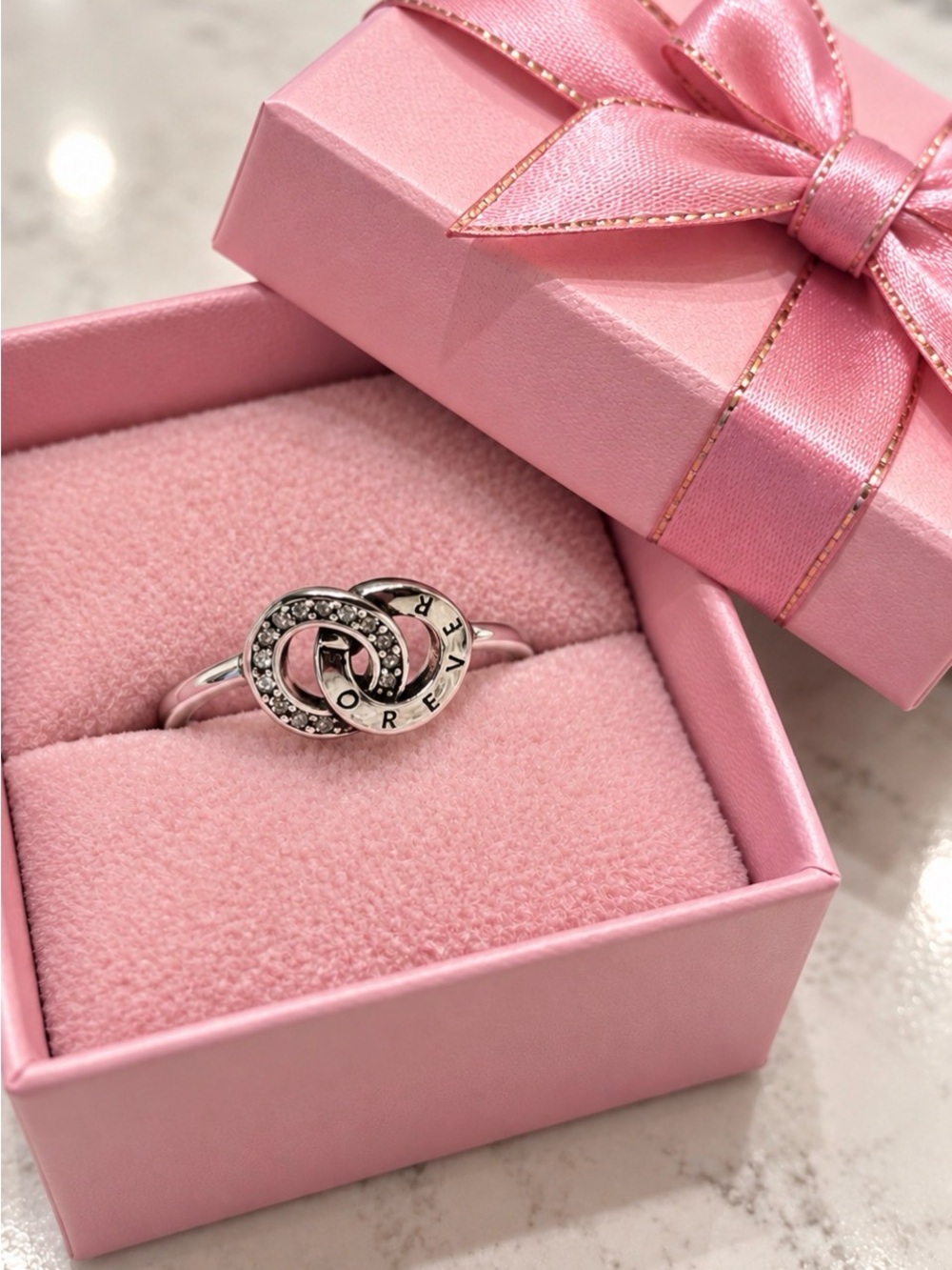 925 Vera Wang Beautiful Silver 'Forever' Knot infinity Ring .- Women's Jewelry